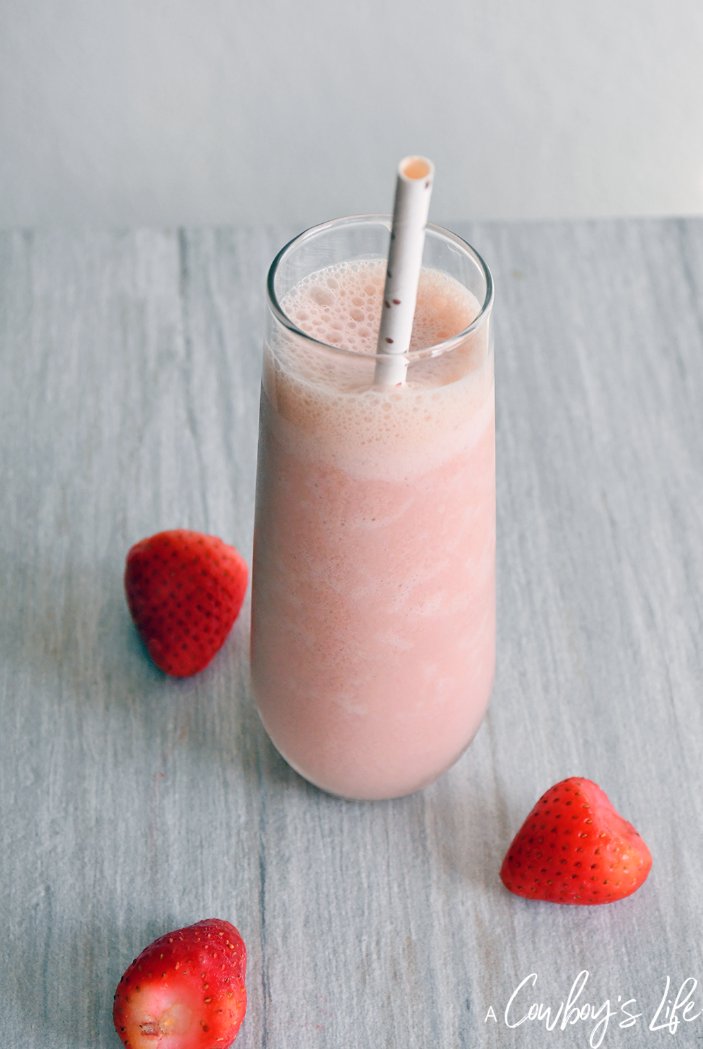 How to make a Peanut Butter Strawberry Pineapple Smoothie #smoothie #peanutbuttersmoothie #strawberrysmoothie