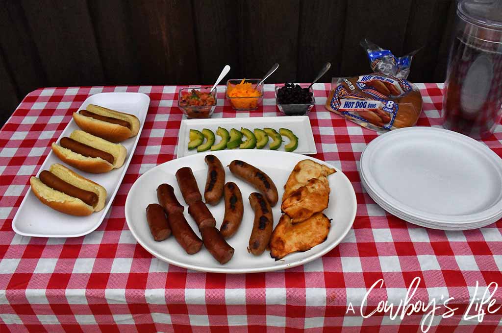 How to make Tex-Mex hot dogs