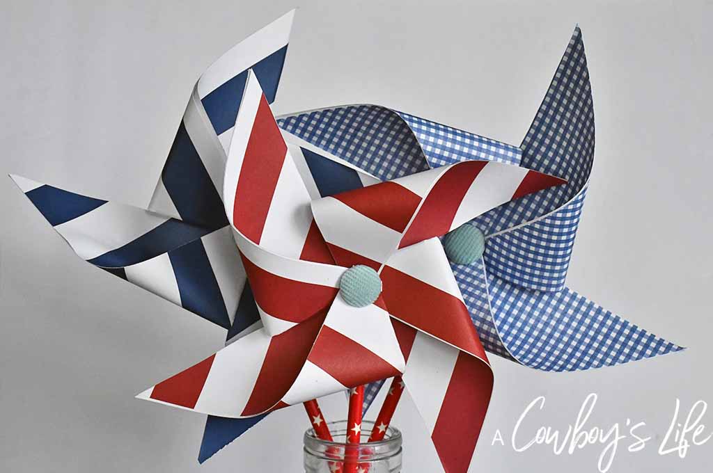 Easy Patriotic Pinwheel Craft | DIY Pinwheel | Summer Crafts | 4th of July Crafts | Fourth of July Craft #pinwheel #pinwheelcraft #summercraft