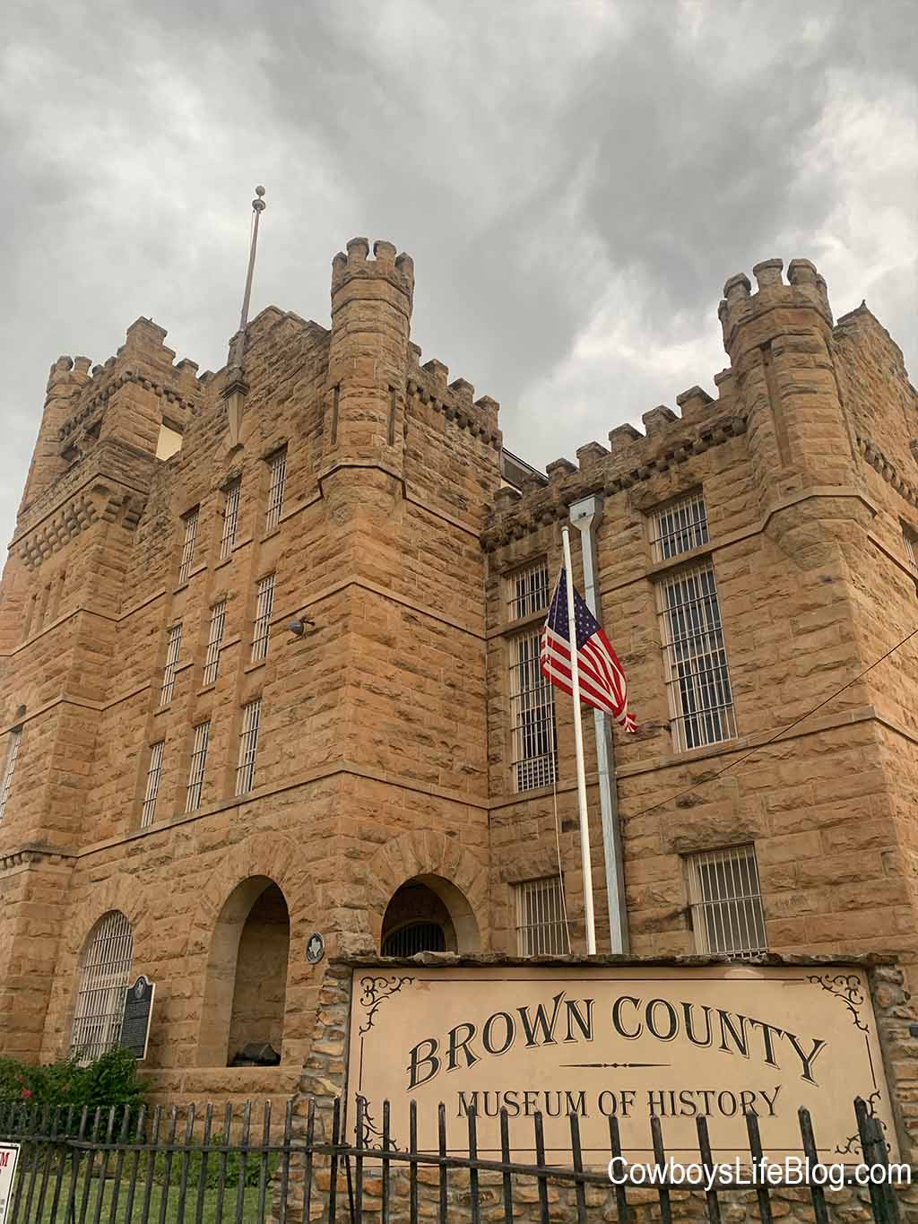 What to eat, see and do in Brownwood, Texas | travel Texas | family vacation | Brownwood, Texas | Texas small towns #visitbrownwood #traveltexas #feelslikehome