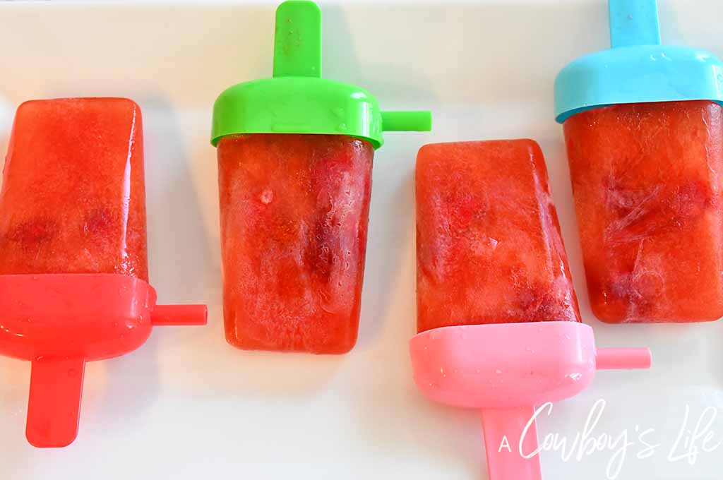 Raspberry Lemonade Frozen Pops | Homemade Popsicles | Frozen Desserts | Keto Popsicles #popsicles #ketopopsicles 