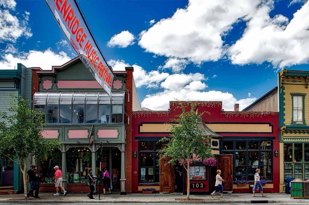 Small Towns in the USA That Feel Like a Hallmark Movie
