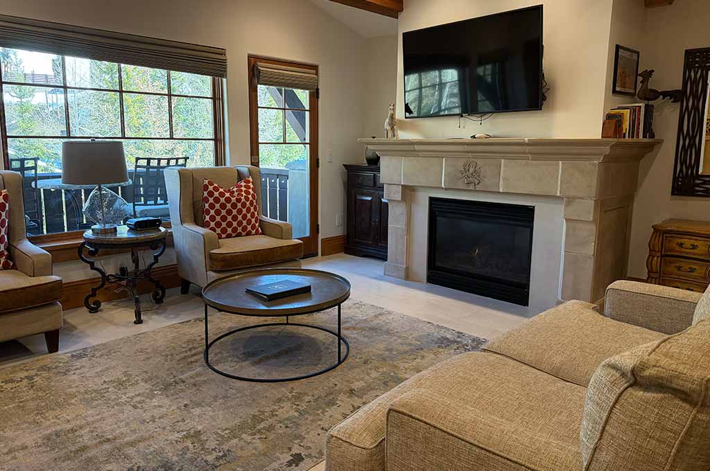 Living room area at Chateaux Deer Valley