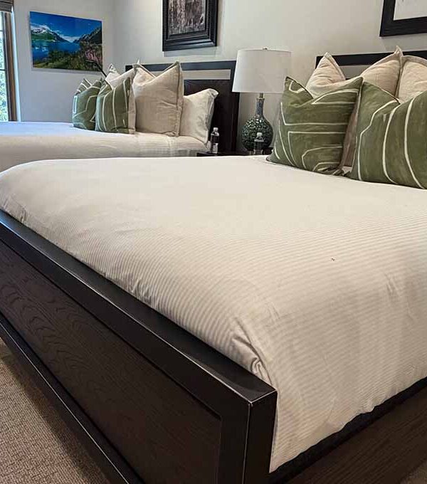 queen beds at Chateaux Deer Valley