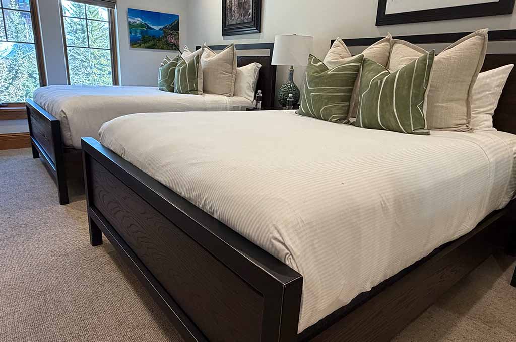 queen beds at Chateaux Deer Valley